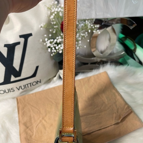 AUTHENTIC LOUIS VUITTON VERNISE LEATHER THOMPSON STREET GREEN/BLUE SHOULDER BAG - Picture 8 of 15